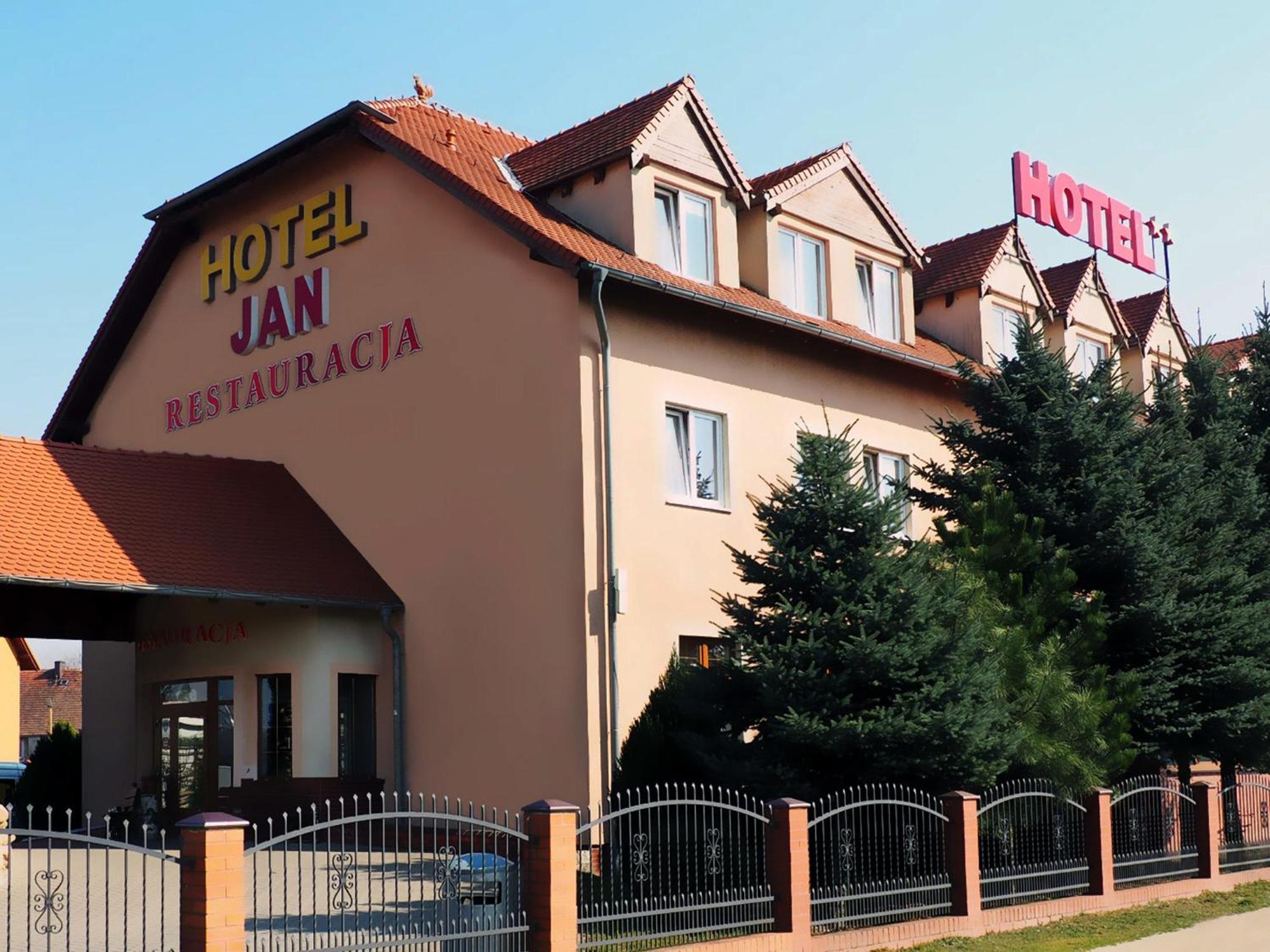 Hotel Jan Згожелец Екстериор снимка