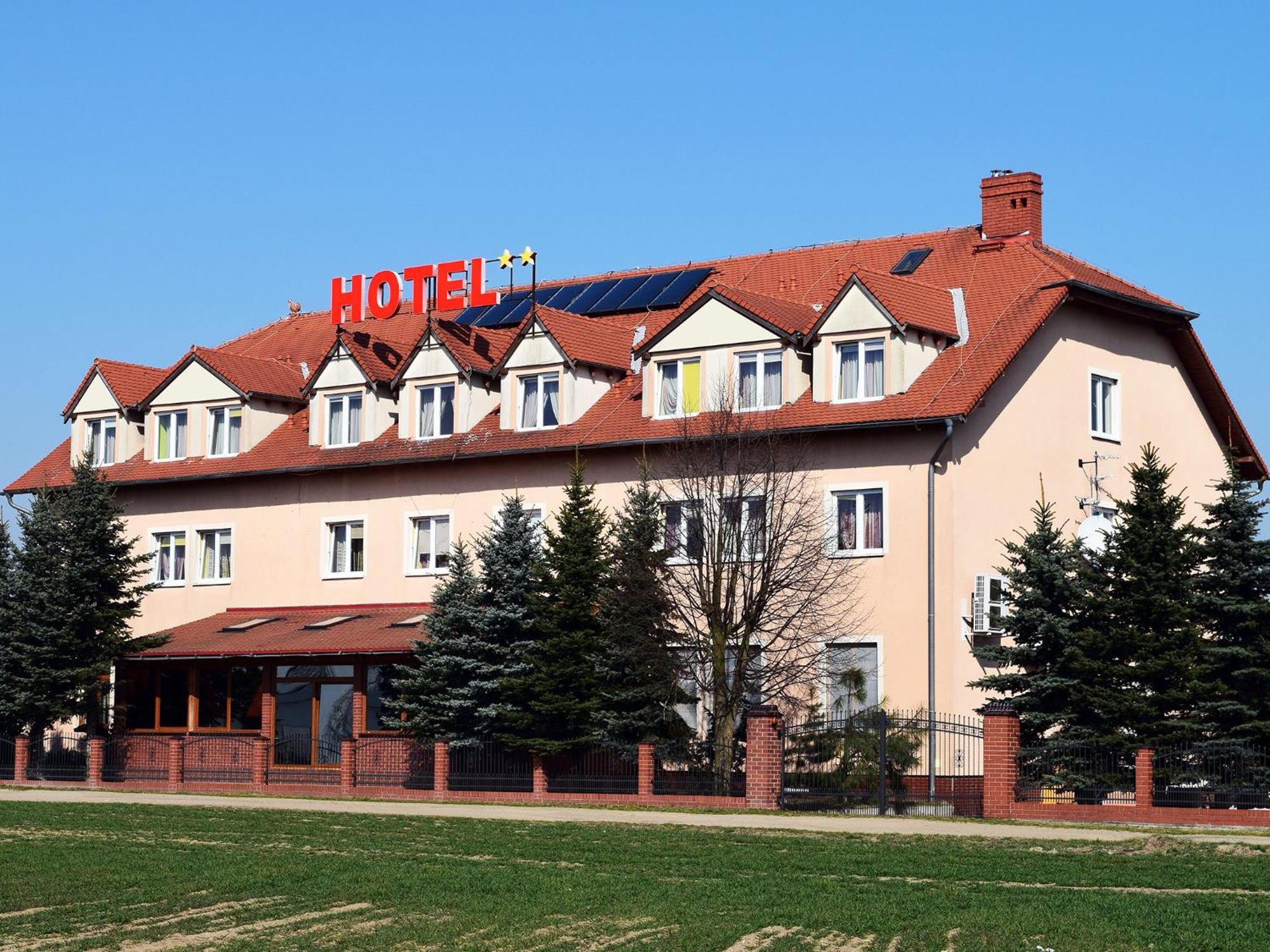 Hotel Jan Згожелец Екстериор снимка