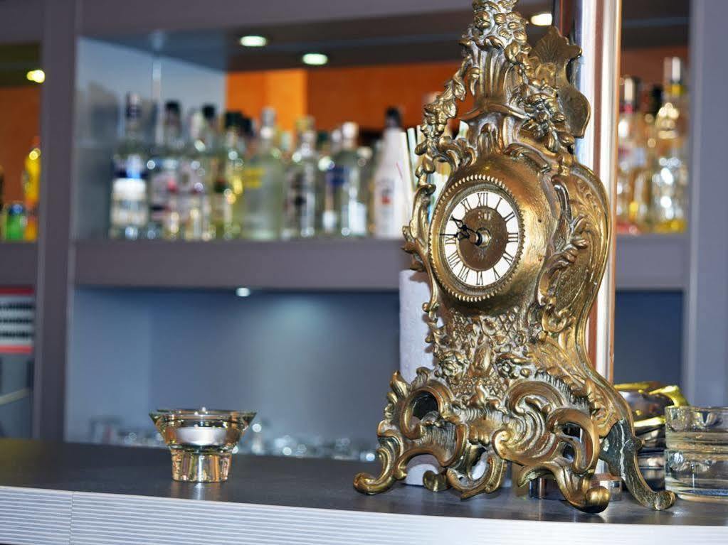 Hotel Jan Згожелец Екстериор снимка