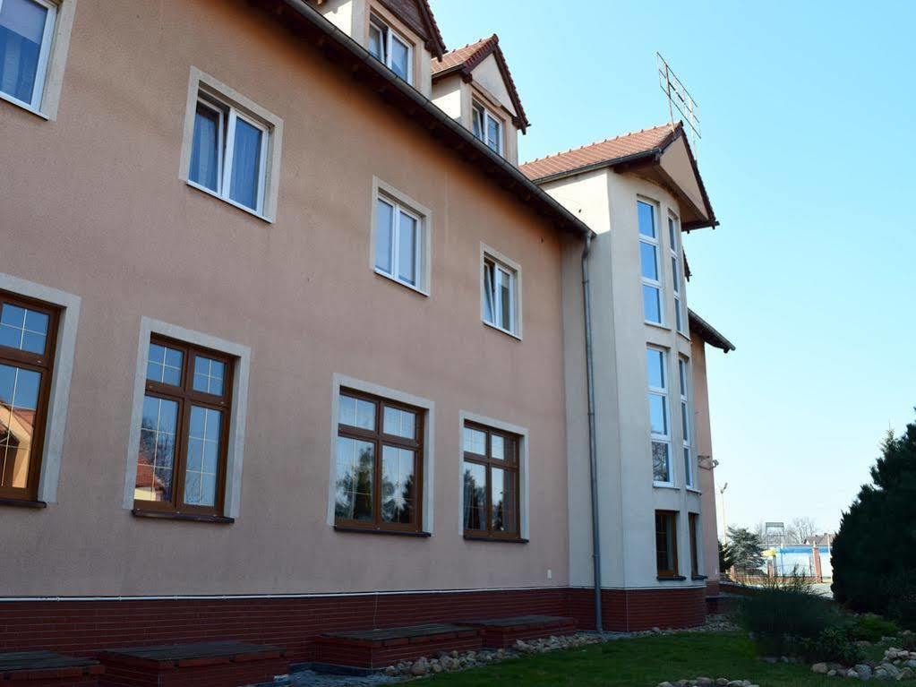 Hotel Jan Згожелец Екстериор снимка